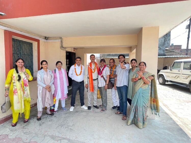 35 वर्षों की गौरवशाली सेवा के बाद वरिष्ठ शिक्षक श्री राजेश शुक्ला सेवानिवृत्त, भावुक माहौल में भव्य विदाई