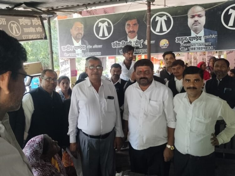 बार चुनाव में बाबू सिंह व शाहजहां ने जनसम्पर्क कर मांगे वोट