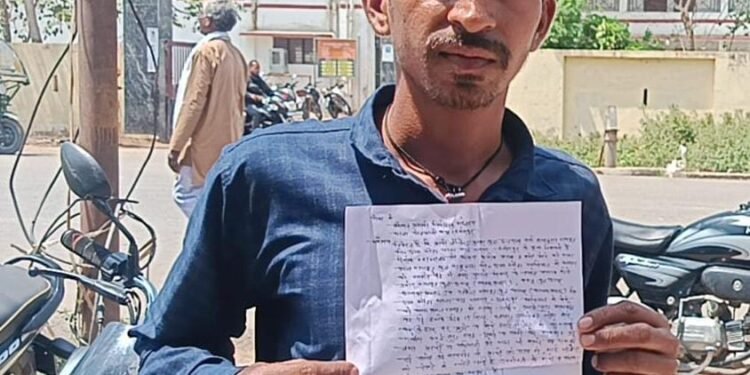 पुराने विवाद के चलते दबंगों ने की जमकर मारपीट, पीड़ित व्यक्ति ने कोतवाली में दी तहरीर।