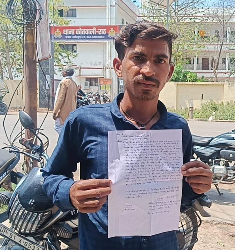 पुराने विवाद के चलते दबंगों ने की जमकर मारपीट, पीड़ित व्यक्ति ने कोतवाली में दी तहरीर।