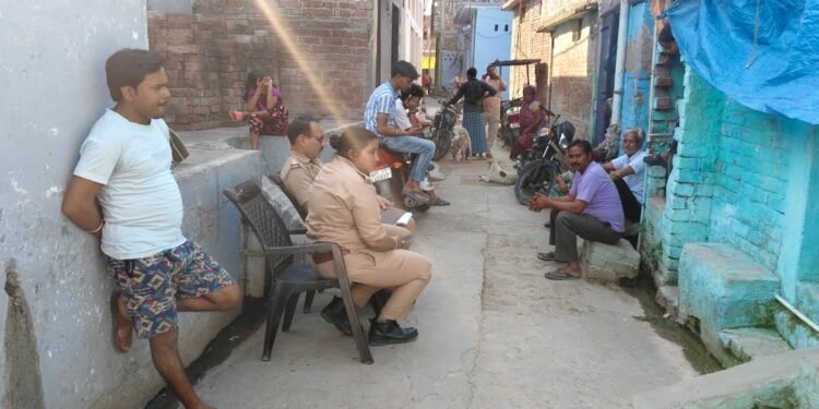 करंट में चिपक कर महिला की हुई मौत