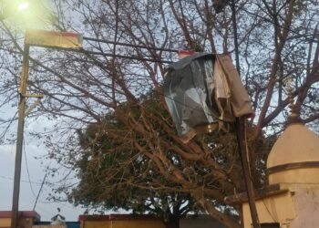 तेज आंधी से राजपुर पीएचसी का गेट क्षतिग्रस्त