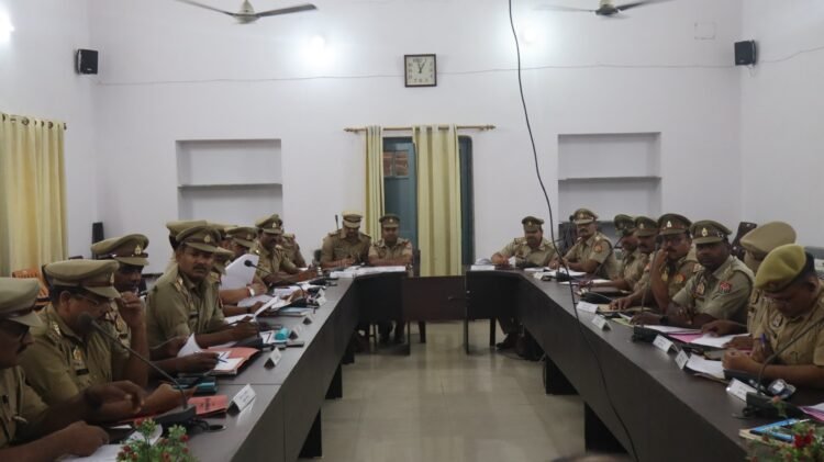 ट्रेनों में पत्थरबाजी और चोरी रोकने के लिए एसपी रेलवे सख्त, थाना प्रभारियों को दिए कड़े निर्देश।