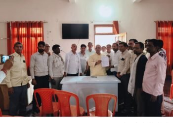 रोजगार सेवकों ने क्षेत्रीय‌ विधायक अजीत सिंह पाल को सौंपा ज्ञापन