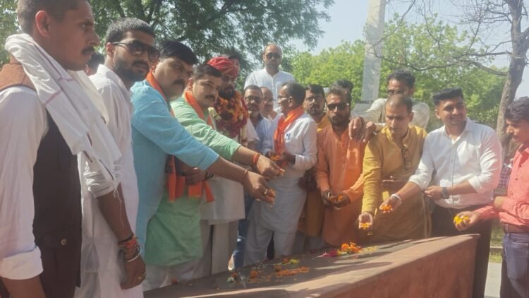 बावन इमली शहीद स्मारक में महाराणा सांगा की जयंती पर अमर शहीदों को किया गया नमन