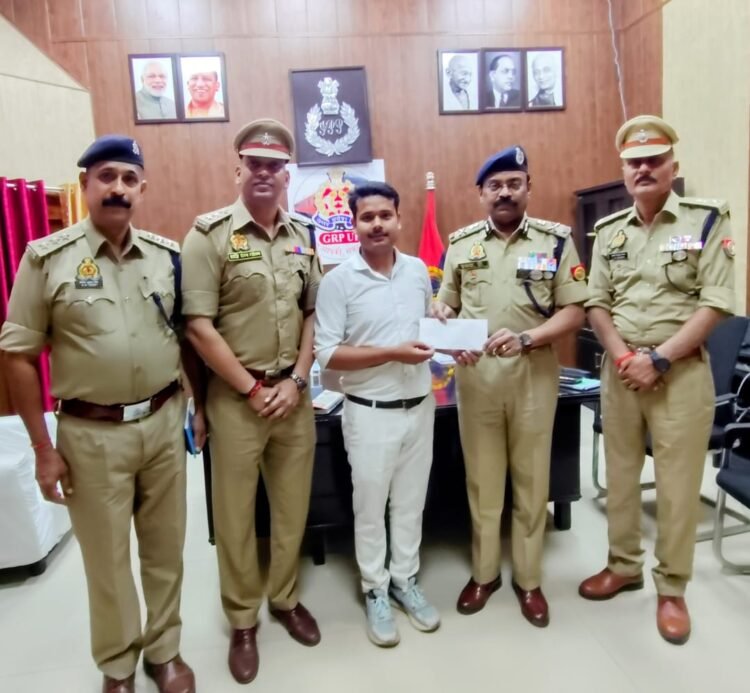 *रेलवे सुरक्षा और जीरो टॉलरेंस पर सख्त हुए DG रेलवे: प्रकाश डी. ने किया GRP का औचक निरीक्षण*