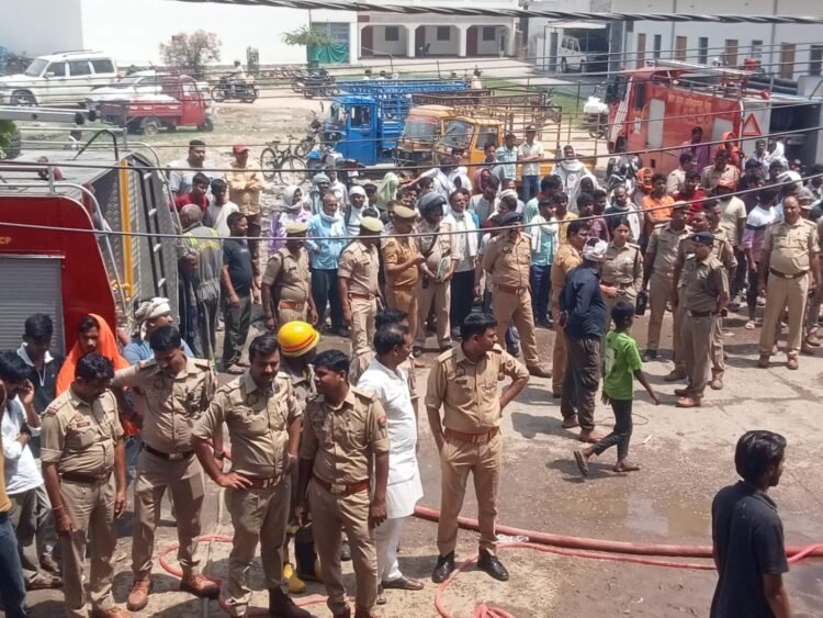 *लहरतारा बौलिया में सड़क चौड़ीकरण को लेकर PWD की कार्रवाई, दुकानदारों में नाराजगी*