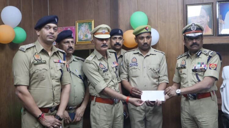 *डीजी रेलवे ने किया आनंद नगर और बस्ती जीआरपी थाने का औचक निरीक्षण, सुरक्षा व्यवस्था को लेकर दिए कड़े निर्देश*