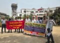 *न्यूनतम वेतन ₹26,000 करने की मांग को लेकर UPMSRA ने जिलाधिकारी कार्यालय पर किया प्रदर्शन*