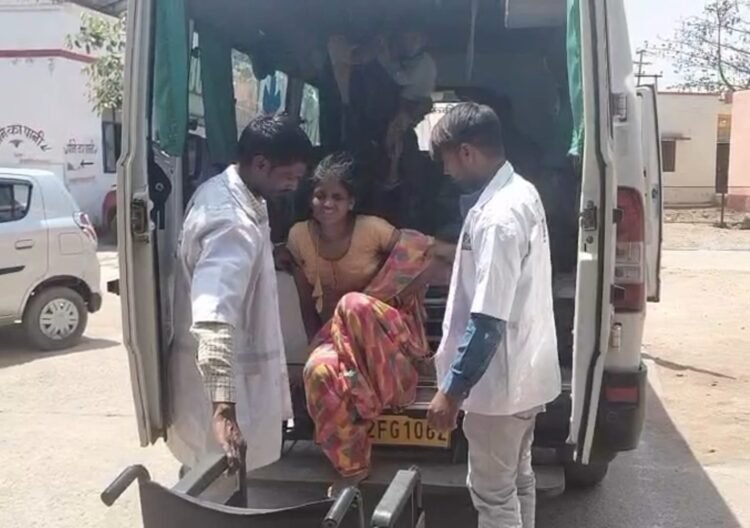 *अनियंत्रित होकर ट्रैक्टर खाई में पलटा, 12 वर्षीय बच्चे की दर्दनाक मौत व चार घायल*