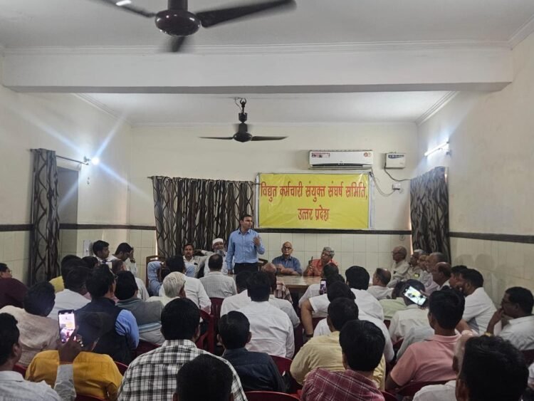 *प्रबंधन की नाकामी से बिजली व्यवस्था चरमराई, आंदोलन जारी*