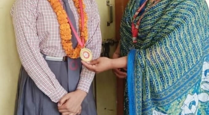 *मेधावी छात्रा शिखा यादव ने बढ़ाया मान, हाईस्कूल की परीक्षा में जिले और ग्राम सभा का नाम किया रोशन*