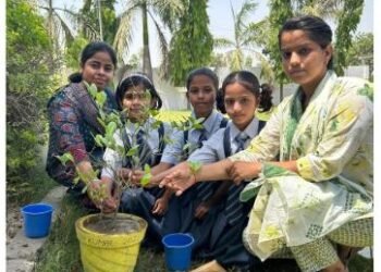 कंपोजिट विद्यालय इजूरा खुर्द एवं एमएलएम कॉन्वेंट स्कूल में धूमधाम से मनाया गया पृथ्वी दिवस