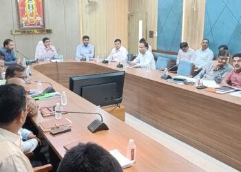 *मंडलायुक्त की दो टूक;’लापरवाही बर्दाश्त नहीं तय समय पर पूरी हों 10 करोड़ से बड़ी परियोजनाएं*