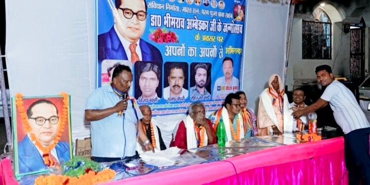 *बाल्मीकि बस्ती में बाबा साहब अंबेडकर जयंती पर “अपनों का अपनों से अभिनंदन” कार्यक्रम आयोजित*