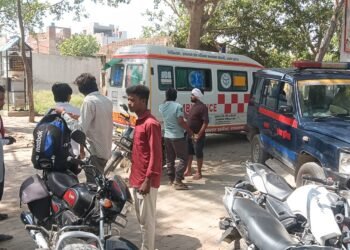 आमने-सामने की भिड़ंत में दो युवक गंभीर घायल, जिला अस्पताल रेफर