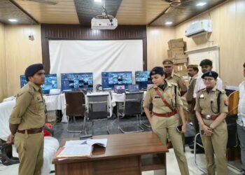 एसपी कानपुर देहात ने होमगार्ड भर्ती कंट्रोल रूम का निरीक्षण किया