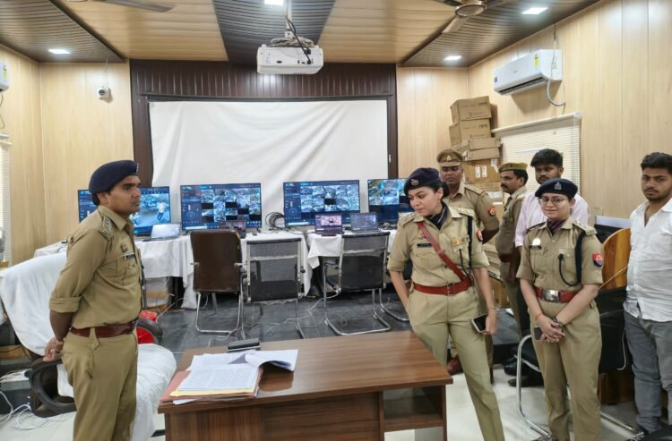 एसपी कानपुर देहात ने होमगार्ड भर्ती कंट्रोल रूम का निरीक्षण किया