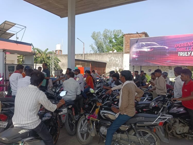 लखीमपुर खीरी में तेंदुए का आतंक: घर से महिला को उठाकर ले गया, खेत में मिला शव