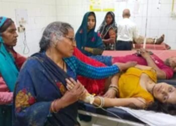 *खाना बनाने को लेकर विवाद: पत्नी ने मासूम संग खाई सल्फास, कानपुर रेफर*