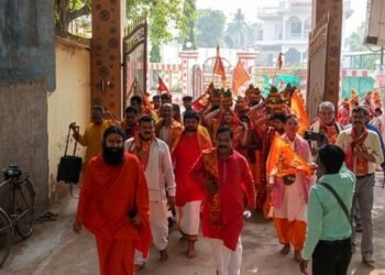 *सारंगनाथ में निकली भव्य कलश शोभायात्रा, 9 दिवसीय भागवत कथा का शुभारंभ*