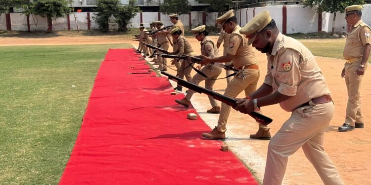 *पुलिस का शक्ति प्रदर्शन: दंगा नियंत्रण के लिए परेड ग्राउंड में गूंजी गोलियां SSP के नेतृत्व में परखी गई मारक क्षमता*