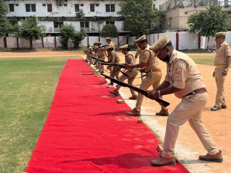 *पुलिस का शक्ति प्रदर्शन: दंगा नियंत्रण के लिए परेड ग्राउंड में गूंजी गोलियां SSP के नेतृत्व में परखी गई मारक क्षमता*