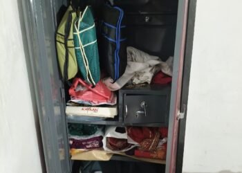 *चोरों ने ताला तोड़कर नकदी सहित जेवरात पार किये*