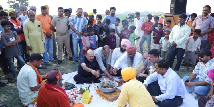 पलिया में विकास की नई राह: विधायक रोमी साहनी ने 24.35 करोड़ के सेतु निर्माण का किया भूमि पूजन