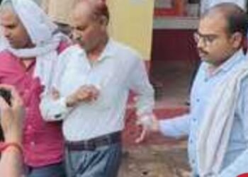 *रिटायर्ड फौजी से रिश्वत मांगने वाला चकबंदी न्यायालय का पेशकार गिरफ्तार*