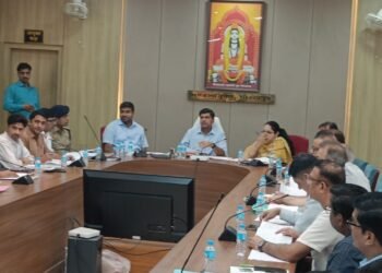 *उद्योग बंधुओं की समस्याओं पर मंडलायुक्त सख्त, अधिकारियों को समयबद्ध समाधान के निर्देश*