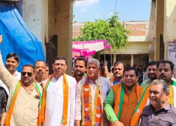 मौदहा में मनोनीत सभासदों ने शपथ ग्रहण का किया बहिष्कार, ईओ पर भेदभाव का आरोप