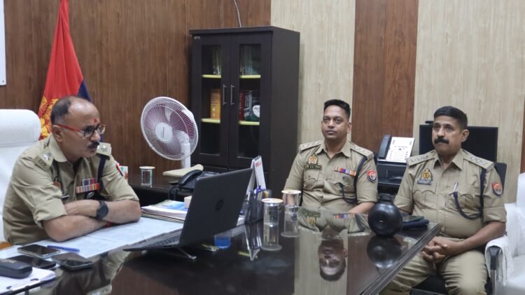 *​होमगार्ड सीधी भर्ती परीक्षा: रेलवे स्टेशनों पर बनेंगे अलग होल्डिंग एरिया, ट्रेनों में तैनात रहेगी एस्कॉर्ट ड्यूटी।*