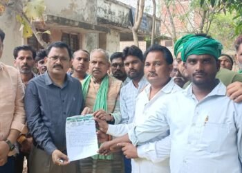 हथगाम खंड विकास अधिकारी कमलेश बहादुर के माध्यम से एसडीएम को पाँच सूत्रीय ज्ञापन सौपा,