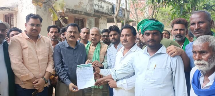 हथगाम खंड विकास अधिकारी कमलेश बहादुर के माध्यम से एसडीएम को पाँच सूत्रीय ज्ञापन सौपा,