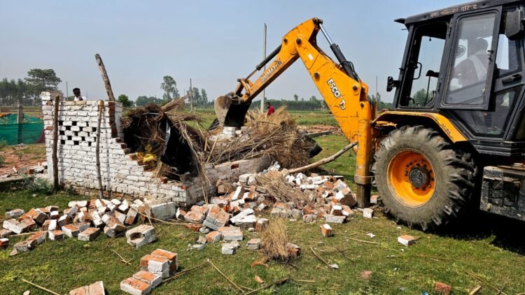 अवैध प्लाटिंग पर प्रशासन का बड़ा एक्शन, भू-माफियाओं में मचा हड़कंप