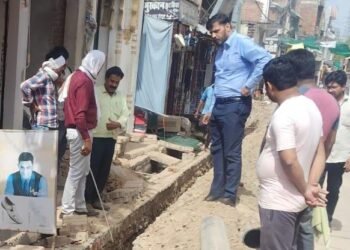 मानक विहीन डाली जा रही पाइप लाइन को पुन: मानक के आधार पर डालने का दिया निर्देश