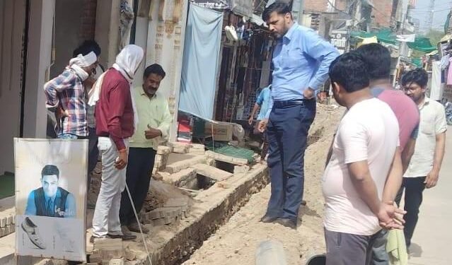 मानक विहीन डाली जा रही पाइप लाइन को पुन: मानक के आधार पर डालने का दिया निर्देश