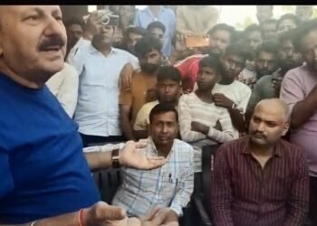 अग्निपीड़ितों के दर्द में साथ खड़े हुए विधायक रोमी साहनी, दी बड़ी राहत