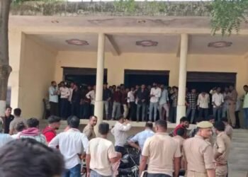 नौकरी के नाम पर करोड़ों की ठगी! वाराणसी में फर्जी कॉल सेंटर पर पुलिस का बड़ा छापा, 6 गिरफ्तार