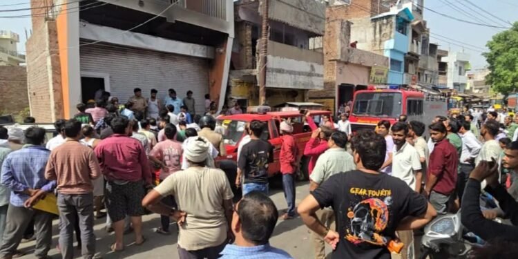 सर्राफा व्यवसायी के घर लगी भीषण आग: शॉर्ट सर्किट से लाखों का सामान जलकर राख