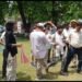 डीएम कार्यालय के बाहर प्रदर्शन कर रहे युवाओं से अभद्रता का वीडियो वायरल, प्रशासनिक रवैये पर उठे सवाल