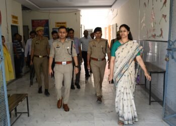 जिलाधिकारी व पुलिस अधीक्षक ने लेखपाल परीक्षा के दृष्टिगत देखी परीक्षा केंद्र की व्यवस्थाएं