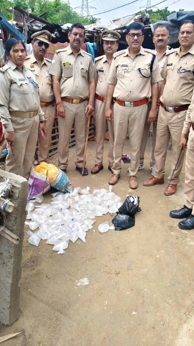 आबकारी विभाग का बड़ा एक्शन, चकरा आयुअल और बारिया टोला में छापेमारी, 90 लीटर अवैध शराब बरामद