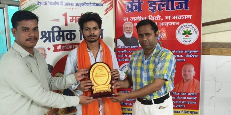 *श्रमिक दिवस पर श्रमिकों का सम्मान, आईकॉन हॉस्पिटल में हुआ भव्य कार्यक्रम*