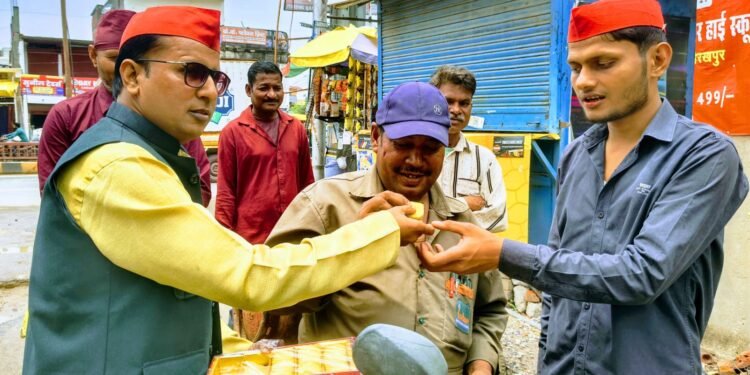 *राष्ट्र के निर्माण में श्रमिकों का योगदान अतुलनीय, मेहनत से ही मजबूत होती है देश की नींव*
