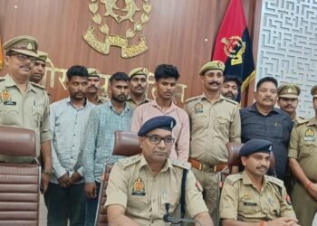 *कैम्पियरगंज पुलिस ने सुलझाई लूट की गुत्थी, तीन शातिर बदमाश दबोचे*
