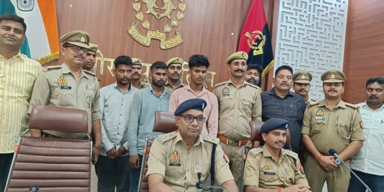 *कैम्पियरगंज पुलिस ने सुलझाई लूट की गुत्थी, तीन शातिर बदमाश दबोचे*