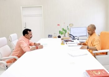 *लखनऊ में लखीमपुर सदर विधायक योगेश वर्मा ने उत्तर प्रदेश के मुख्यमंत्री योगी आदित्यनाथ से शिष्टाचार मुलाकात कर विधानसभा क्षेत्र के विकास से जुड़े कई अहम मुद्दों पर विस्तार से चर्चा की।*