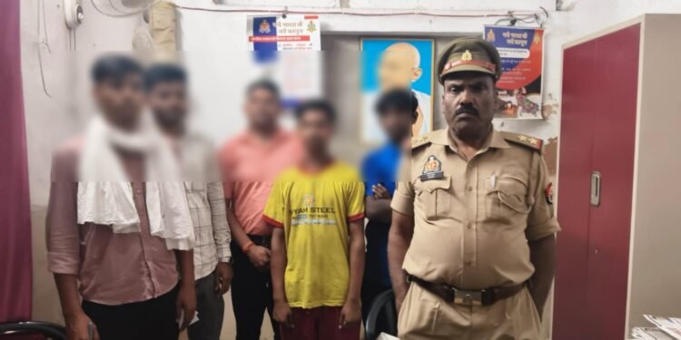 *AHT पुलिस की बड़ी कार्रवाई; गोरखनाथ और चिलुआताल क्षेत्र से 2 लावारिस नाबालिग बच्चे रेस्क्यू, चाइल्ड हेल्पलाइन को सौंपा*